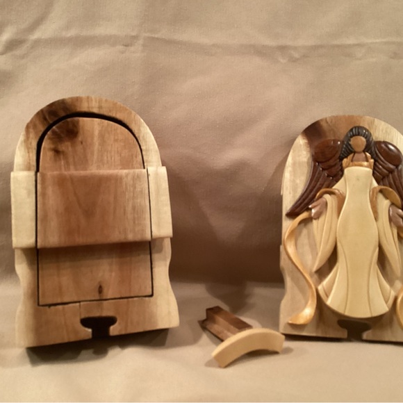 Daniel Terrico carved box - Picture 3 of 10